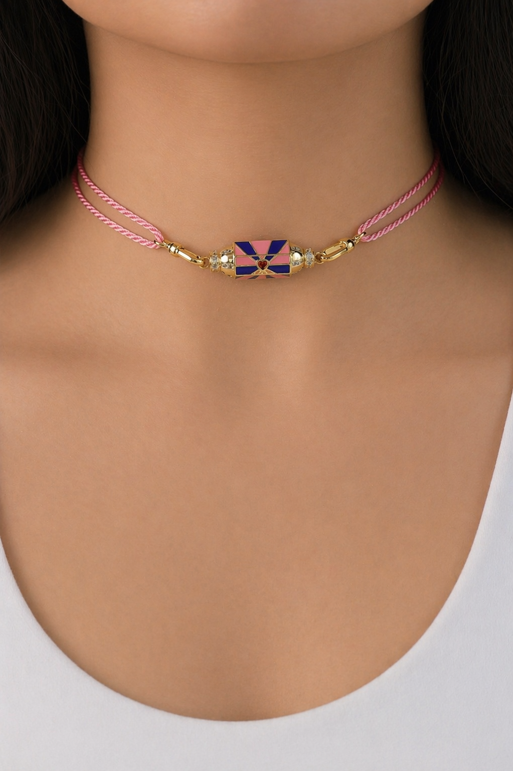 Double Choker Pink — model