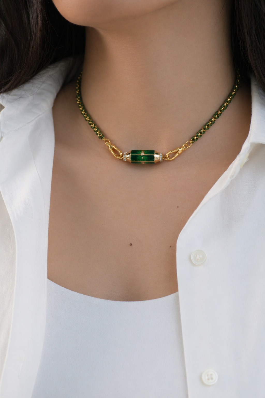 Green Chain Choker — model