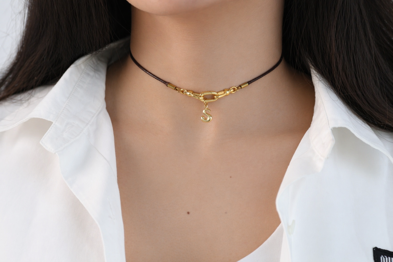 Leather Choker Brown — model